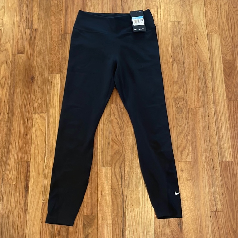 Brand new Nike leggings size M